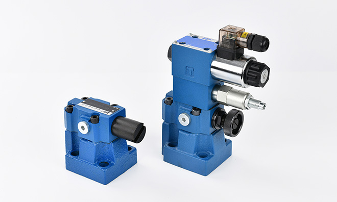 如何根據系統壓力波動調整壓力閥的響應速度？